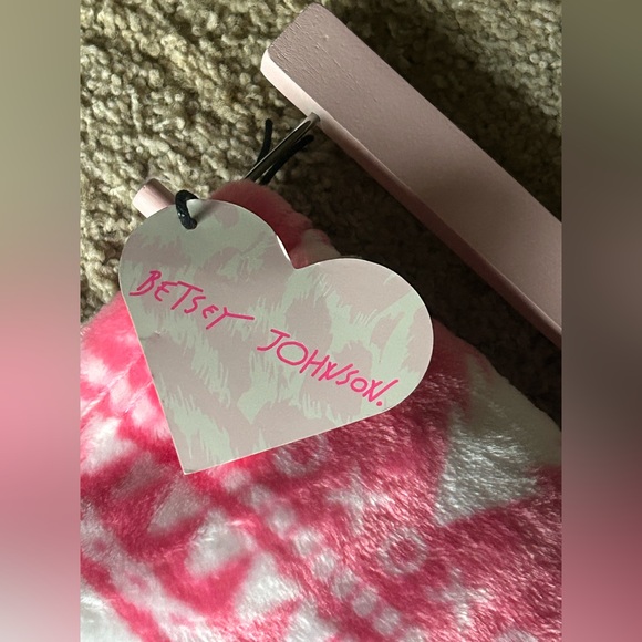 Betsey Johnson Pink Red Fair Isle Holiday Christmas Throw Blanket - Picture 2 of 3